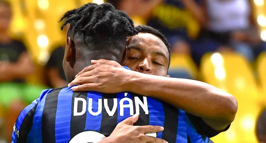 Duván Zapata y Luis Muriel se reportaron en el marcador en la victoria 4-2 del Atalanta sobre el Napoli, por la fecha 23 de la Serie A.