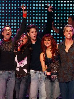 Maite Perroni, Alfonso Herrera, Anahi Puente, Christopher Uckermann, Dulce Maria y Christian Chavez, de RBD (banda que se reencontrará en diciembre del 2020), en foto de 2006.
