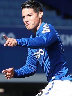 James Rodríguez celebrando un gol con el Everton, quien será titular este miércoles en el partido contra West Ham por la Carabao Cup