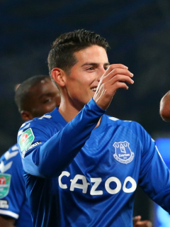 James Rodríguez celebrando con sus compañeros uno de los goles de la victoria del Everton ante el West Ham en la Carabao Cup