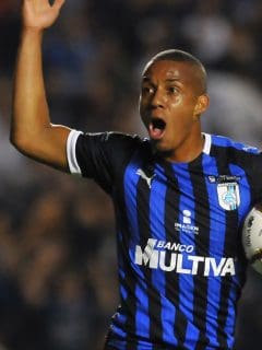 Jeison Lucumí celebrando un gol con el Queretaro, quien ya fue inscrito como nuevo jugador del Elche pese a demanda de Tigres de México