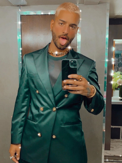 Foto de Maluma, quien mostró sus nuevos tatuajes, uno en honor a Medellín