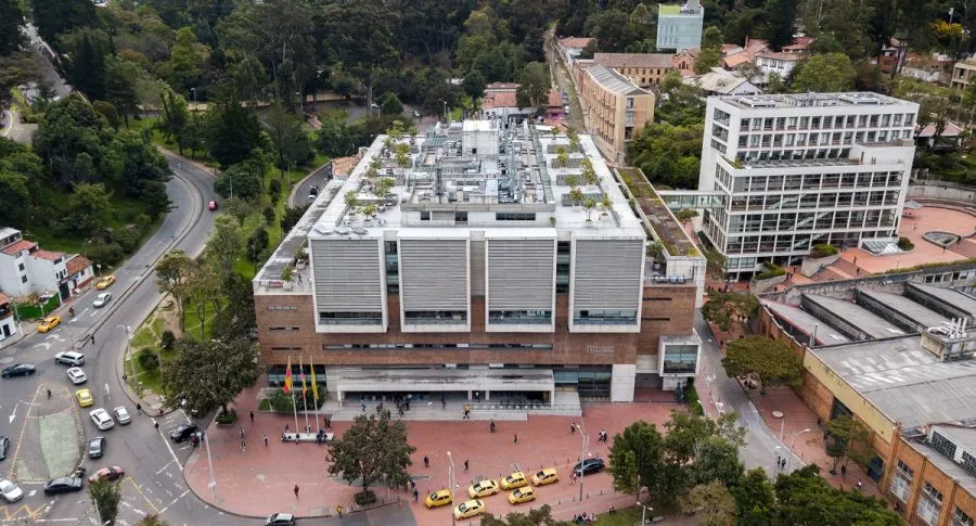 Universidad de Los Andres, sede Bogotá: la universidad abrió tres ofertas de empleo para dos profesionales y un estudiante. 
