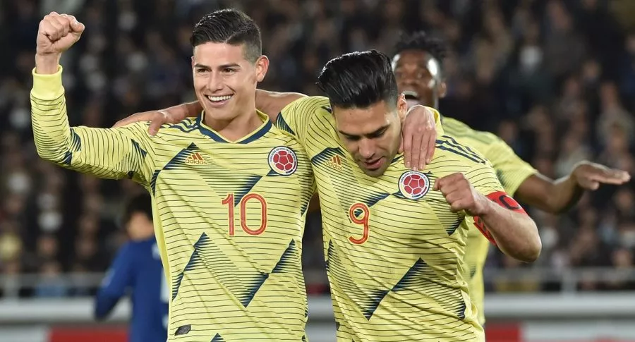 James Rodríguez y Falcao García celebrando un gol, convocatoria de la Selección Colombia para las dos primeras fechas de las Eliminatorias