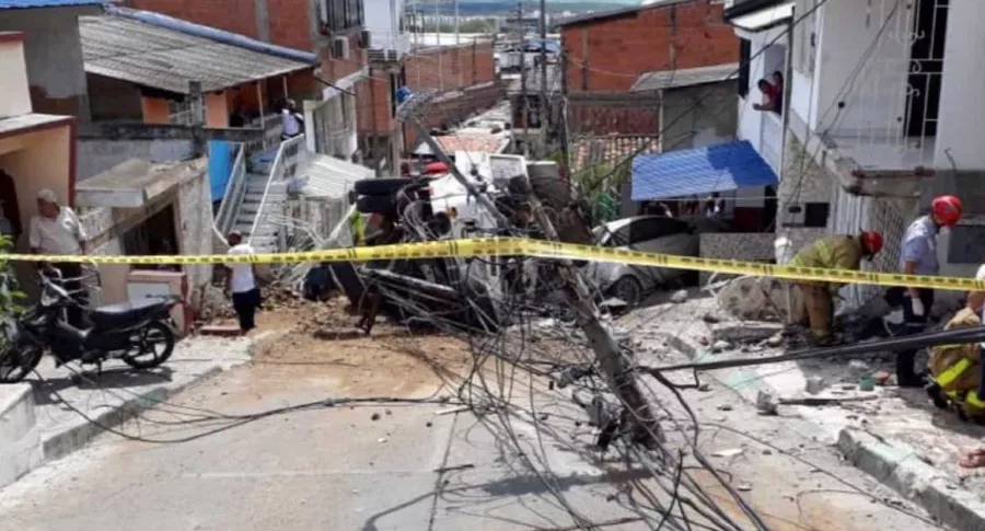 Imagen del accidente de una volqueta en Yumbo, Valle del Cauca, que deja tres heridos