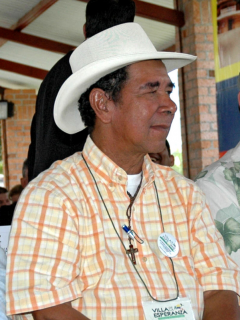 Imágenes de Ramón Isaza y Pablo Escobar para ilustrar nota sobre quién es 'El Viejo', sus delitos y la guerra con Escobar