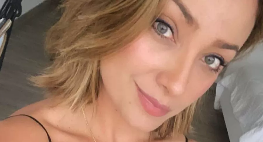 Selfi de Mónica Jaramillo, presentadora que le hizo dedicatoria a su esposa en Instagram.