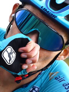 Team Astana rider Colombia's Miguel Angel Lopez celebrates as he crosses the finish line atop the Loze pass (Col de la Loze) at the end of the 17th stage of the 107th edition of the Tour de France cycling race, 170 km between Grenoble and Meribel, on September 16, 2020. (Photo by Stuart Franklin / POOL / AFP)