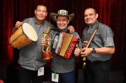 Foto de Manuel Vega, acordeonero que acabó de coronarse como el rey vallenato en el Festival de la Leyenda Vallenata.
