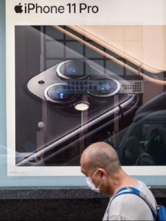Anuncio de iPhone 11 en tienda de Apple: la batería de los iPhone rinde menos por cuenta de la última actualización de iOS 14.