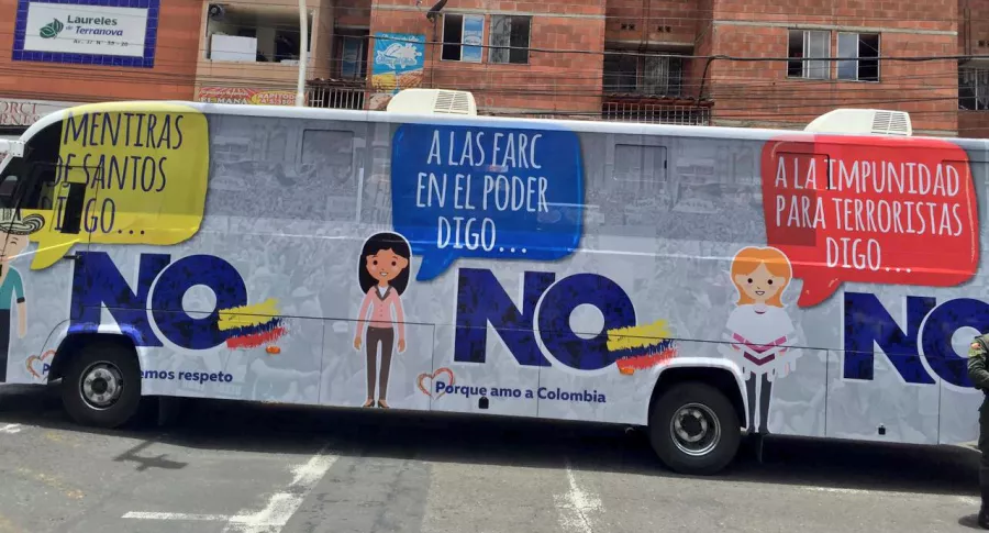 Bus de campaña por el 'No' en el plebiscito de 2016.