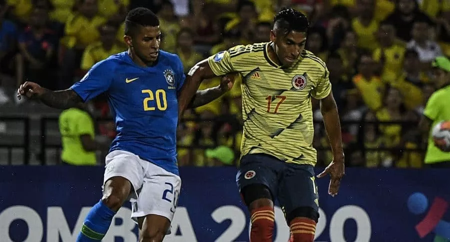 El lateral Gabriel Fuentes jugando con la Selección Colombia Sub-23, quien fue convocado para las Eliminatorias al Mundial