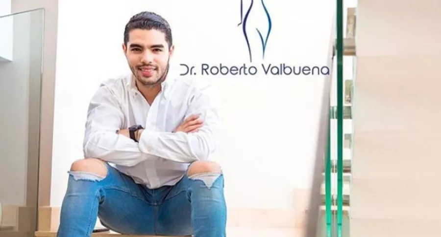 Médico venezolano Roberto Valbuena, en el centro de las críticas por hablar de duchas vaginales con Listerine