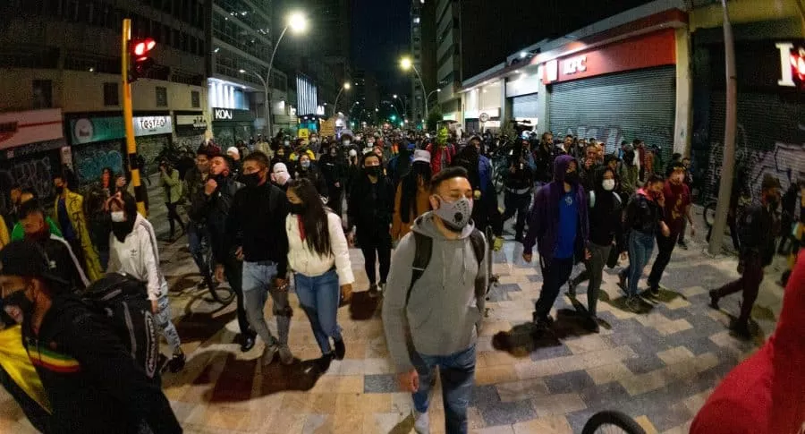 Protestas en Bogotá, que son un riesgo para la propagación del coronavirus, dice Ministerio de Salud