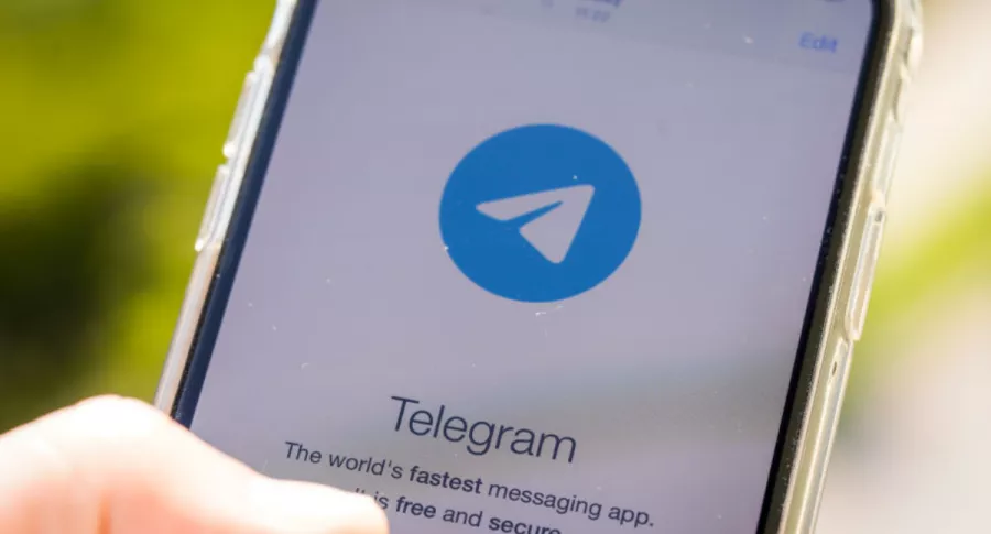 Logo de Telegram, imagen ilustrativa al nuevo 'modo Batman' que anunció la compañía.