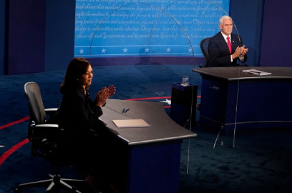 Kamala Harris (izquierda) y Mike Pence (derecha), durante el debate vicepresidencial de este miércoles 7 de octubre en Estados Unidos.