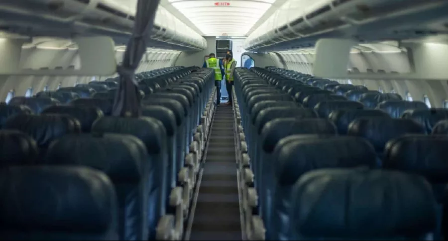 Sillas de avión antes de despegar: radicaron proyecto que les permitiría a pasajeros ceder sus tiquetes aéreos sin multas.  