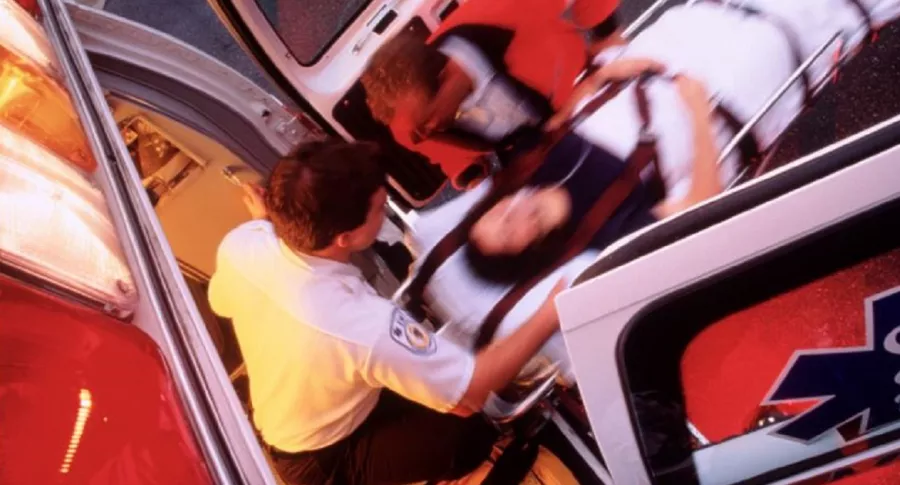 Imagen de ambulancia, que ilustra caso de mujer que perdió a su bebé en Atlántico