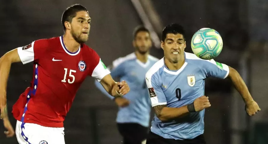 Uruguay vence 2-1 a Chile en la Eliminatoria suramericana