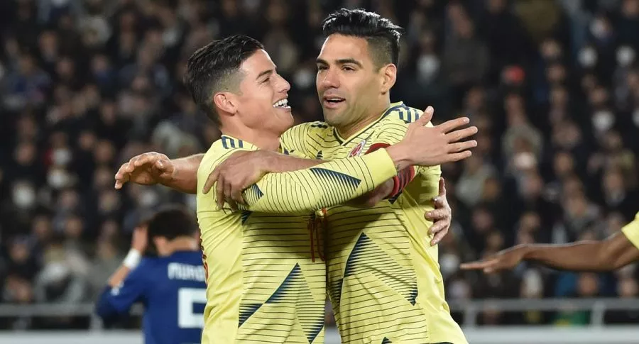 James y Rodríguez y Falcao García celebrando un gol con la Selección Colombia, Falcao pidió a colombianos que se cuiden en partido contra Venezuela por Eliminatorias