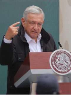 Presidente de México, Andrés Manuel López Obrador, quien pidió que iglesia Católica se disculpe por abusos de conquista española, durante un evento público en Ciudad de México / Papa Francisco, a quien AMLO le hizo la petición, durante el ángelus del 11 de octubre de 2020.