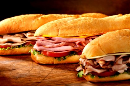 TPan de sándwiches de Subway no es pan: corte en Irlanda.