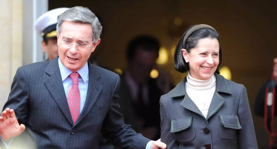 Álvaro Uribe Vélez y su esposa, Lina Moreno, con la que se volvió a reunir tras quedar en libertad