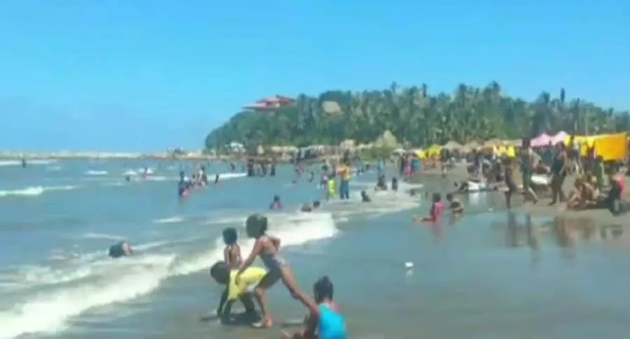 Imagen de las aglomeraciones en playas de Cartagena y Barranquilla