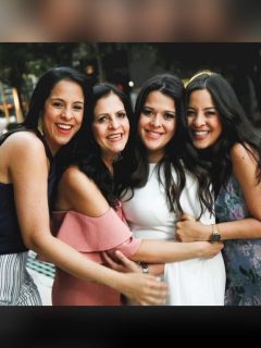 Foto de Wendy Orozco, Clara Cabello, Kelly Orozco y Lorraine Orozco, a propósito de que la hija mayor de Rafael Orozo está embarazada