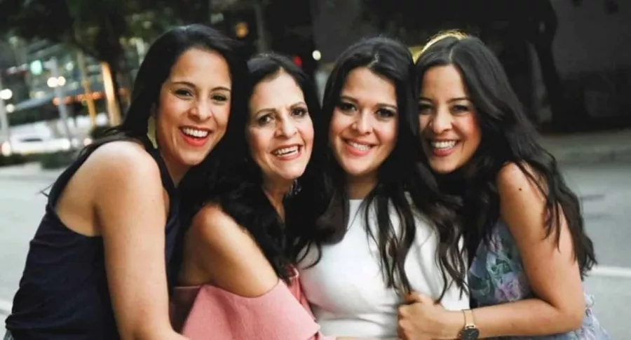 Foto de Wendy Orozco, Clara Cabello, Kelly Orozco y Lorraine Orozco, a propósito de que la hija mayor de Rafael Orozo está embarazada