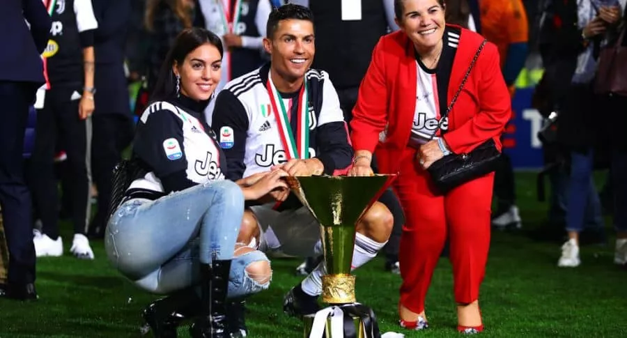 Cristiano Ronaldo, junto a su mamá y su novia, Georgina Rodríguez