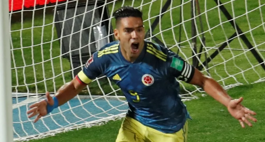 Falcao García celebrando su gol en el partido contra Chile por Eliminatorias, quien terminó llorando de la emoción