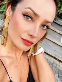 Selfis de Alejandra Giraldo y Mónica Jaramillo, a propósito de que la primera presentadora respondió a quienes aclaman a su colega en Noticias Caracol.