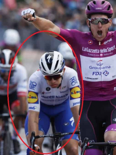 Final de la etapa 11 del Giro de Italia con victoria para Arnaud Demare, clasificación general