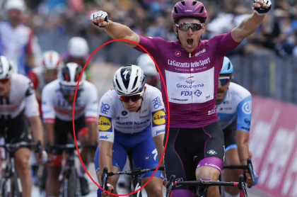 Final de la etapa 11 del Giro de Italia con victoria para Arnaud Demare, clasificación general