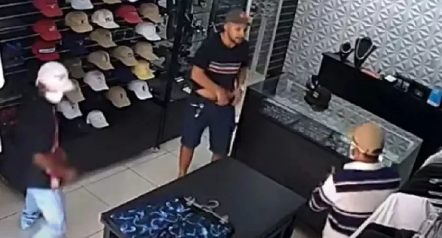 Un comerciante en Brasil mató a tres ladrones luego de que intentaran robar su establecimiento de ropa.