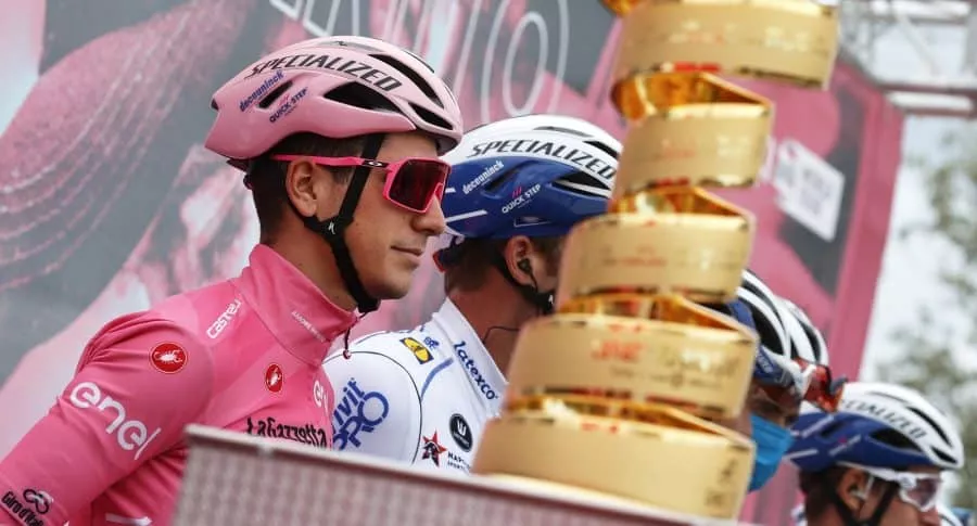 Última semana del Giro de Italia, en riesgo de realización. Foto de referencia del trofeo de la competencia.