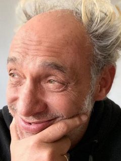 Foto casual de Julio Correal, quien confirmó que tiene coronavirus.