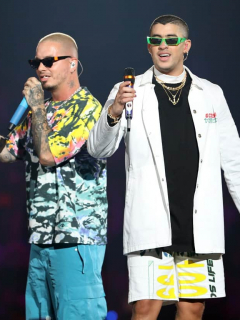 J Balvin y Bad Bunny comparten tarima; próximos a presentarse en los Latin Billboards 2020.