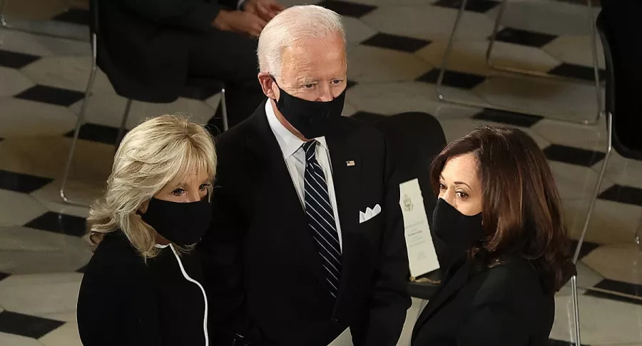 De izquierda a derecha, Jill Biden, Joe Biden y Kamala Harris.