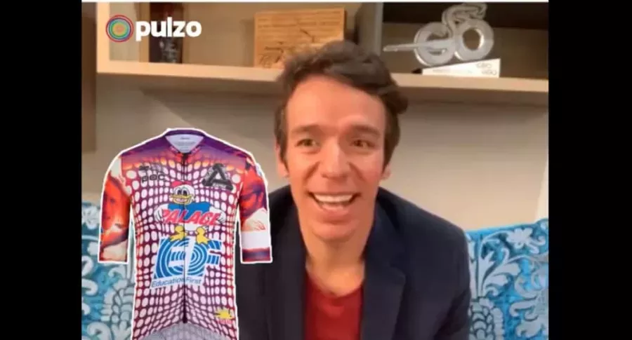Rigoberto Urán defiende polémico uniforme de su equipo en el Giro de Italia
