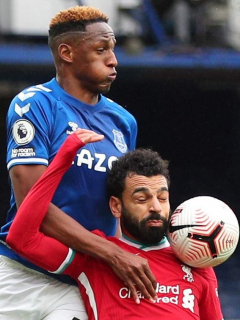 Error de Yerry Mina termina en gol de Salah en Everton-Liverpool.