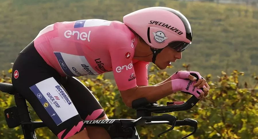 Joao Almeida, lider del Giro de Italia 2020.