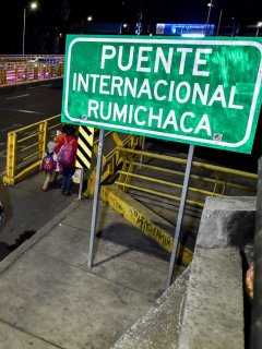 Foto de archivo del puente internacional de Rumichaca, paso fronterizo entre Colombia y Ecuador, que podría ser reabierto a partir del próximo 1 de noviembre.