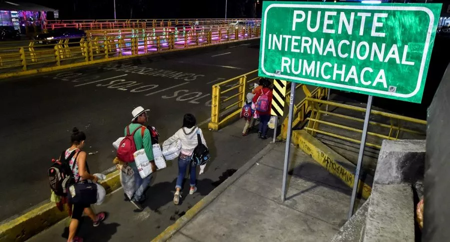 Foto de archivo del puente internacional de Rumichaca, paso fronterizo entre Colombia y Ecuador, que podría ser reabierto a partir del próximo 1 de noviembre.