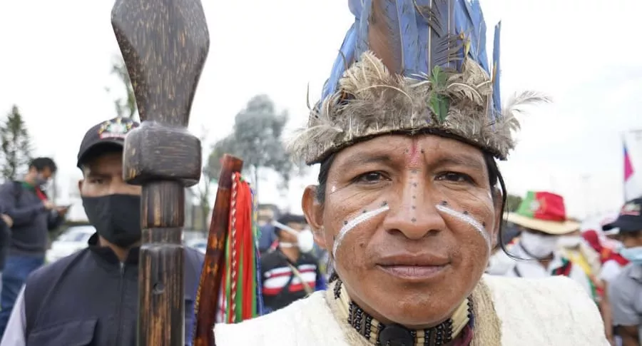 Indígena marchando en Bogotá, qué busca la minga y qué le pide a Iván Duque