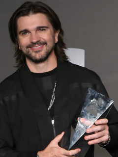 Juanes y Greeicy Rendón, Andrés Cepeda y Suso, famosos que comentaron confesión de Juanes de que se robó un carro Tesla, sin querer.