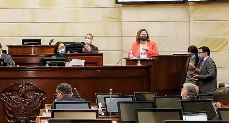 María del Rosario Guerra confirmó que tiene coronavirus y directivas del Senado se aislaron por prevención