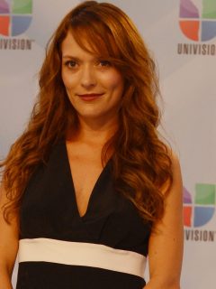 Carolina Acevedo, actriz de comentada foto porque su pierna lucía rara, en los Univision's Premios Juventud Awards.