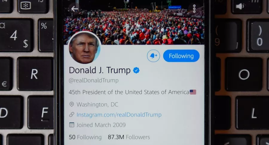 La cuenta de Donald Trump en Twitter ha sido objeto frecuente de sanciones por promover noticias falsas.